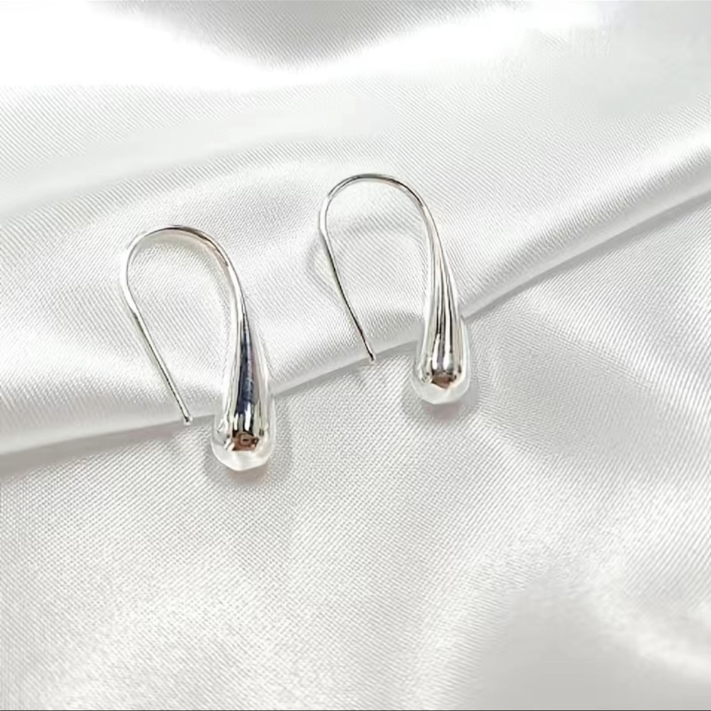 NWT 💧 1” STAMPED .925 STERLING SILVER WATER DROPLET TEAR DROP PIERCED EARRINGS - Picture 4 of 12